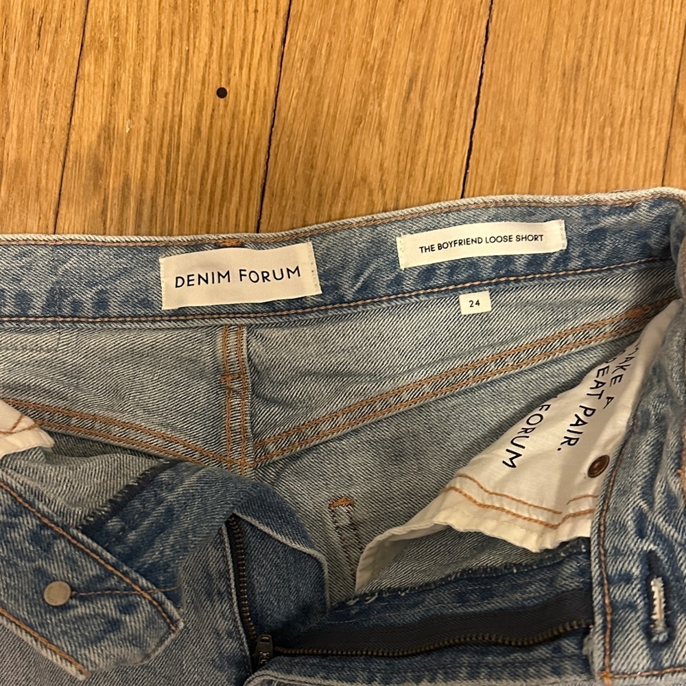 Denim Forum Light Wash Boyfriend Loose Shorts - Size 24 - Picture 2 of 6